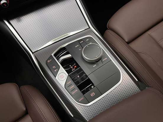 BMW-330e-2023