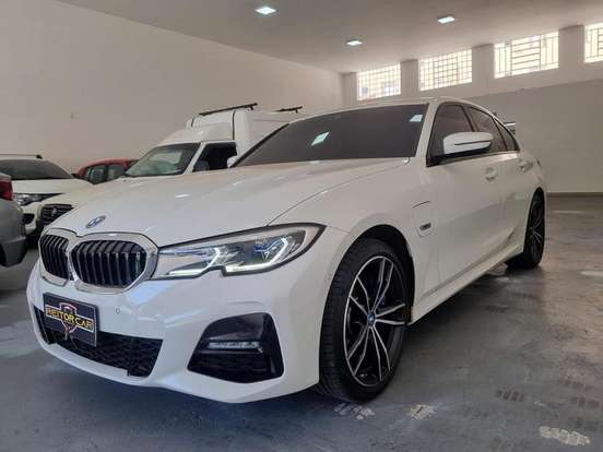 BMW-330e-2021