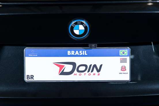 BMW-330e-2024