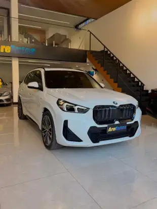BMW-iX1-2023