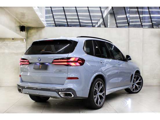 BMW-X5-3.0 I6 TURBO HÍBRIDO XDRIVE50E M SPORT AUTOMÁTICO BMW-X5-2023