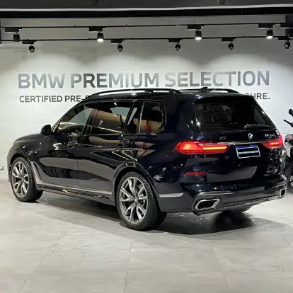 BMW-X7-2021