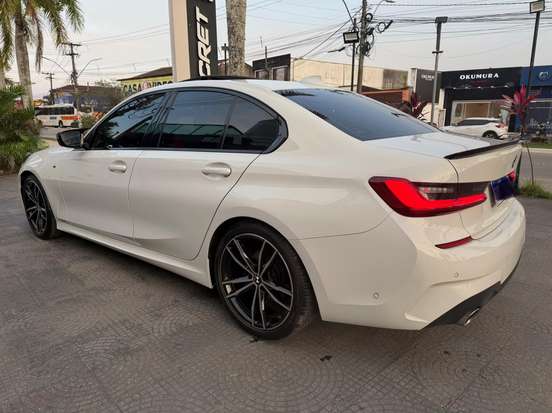 BMW-320i-2021