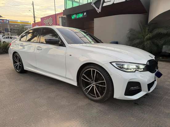 BMW-320i-2021