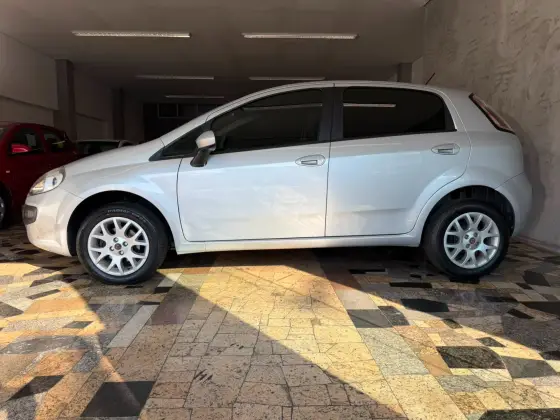 FIAT PUNTO 1.4 ATTRACTIVE 8V FLEX 4P MANUAL FIAT PUNTO 1.4 ATTRACTIVE 8V FLEX 4P MANUAL