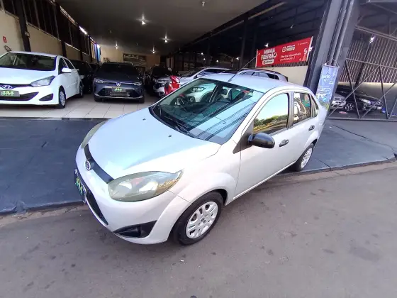 FORD FIESTA 1.6 ROCAM SEDAN 8V FLEX 4P MANUAL