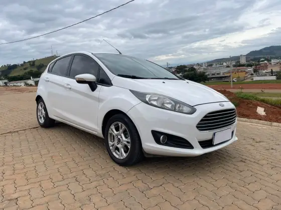 FORD FIESTA 1.6 SEL HATCH 16V FLEX 4P MANUAL FORD FIESTA 1.6 SEL HATCH 16V FLEX 4P MANUAL