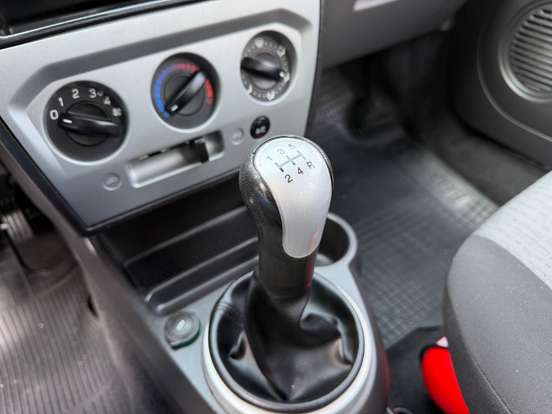 FORD-FIESTA-2012