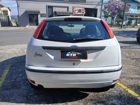 FORD-FOCUS-1.8 16V GASOLINA 4P MANUAL FORD-FOCUS-2004