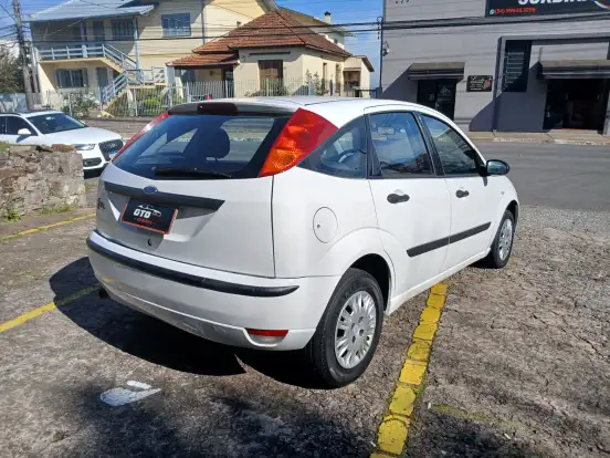 FORD-FOCUS-2004