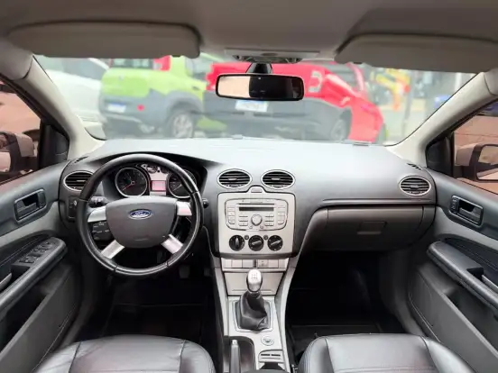 FORD-FOCUS-2011