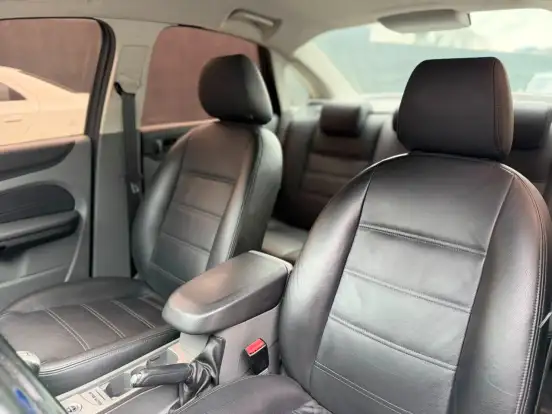 FORD-FOCUS-2011