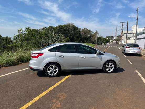 FORD-FOCUS-2015