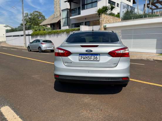 FORD-FOCUS-2.0 SE SEDAN 16V FLEX 4P POWERSHIFT FORD-FOCUS-2015