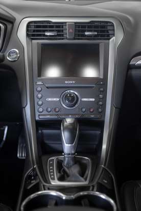 FORD-FUSION-2015