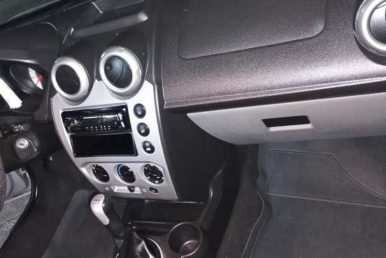 FORD-FIESTA-2010