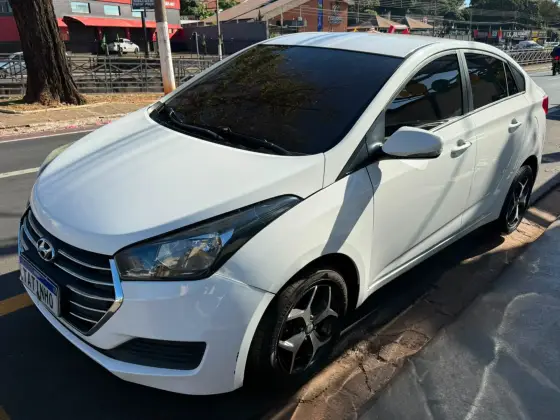 HYUNDAI HB20S 1.0 COMFORT PLUS 12V FLEX 4P MANUAL