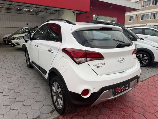 HYUNDAI-HB20X-1.6 16V PREMIUM FLEX 4P AUTOMÁTICO HYUNDAI-HB20X-2016