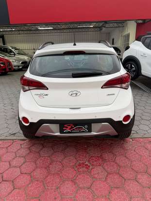 HYUNDAI-HB20X-1.6 16V PREMIUM FLEX 4P AUTOMÁTICO HYUNDAI-HB20X-2016