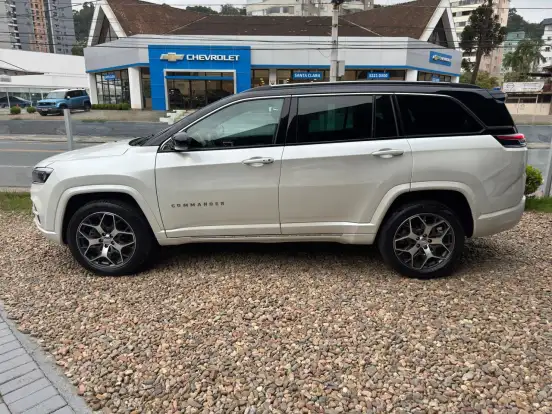 JEEP-COMMANDER-2022