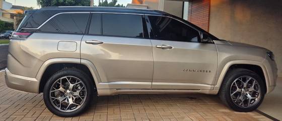 JEEP COMMANDER 2.0 TD380 TURBO DIESEL OVERLAND AT9