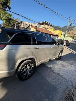 JEEP-COMMANDER-2022