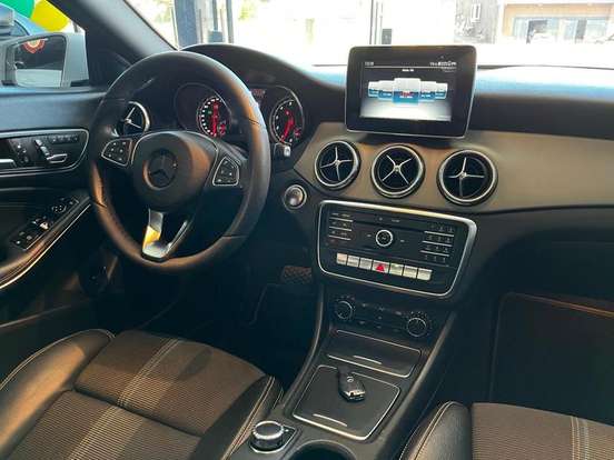 MERCEDES-BENZ-A 200-2018
