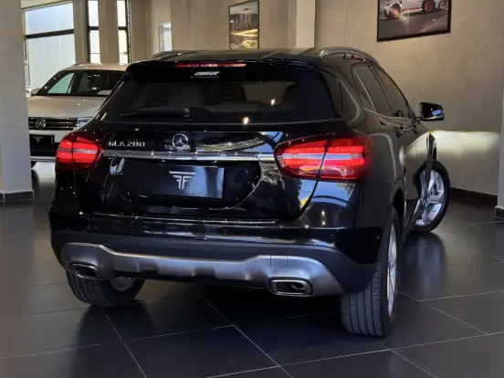 MERCEDES-BENZ-GLA 200-2018