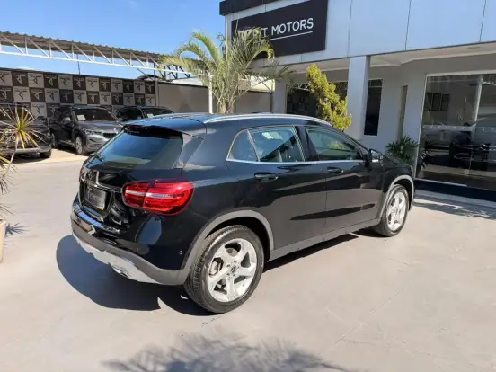 MERCEDES-BENZ-GLA 200-2018