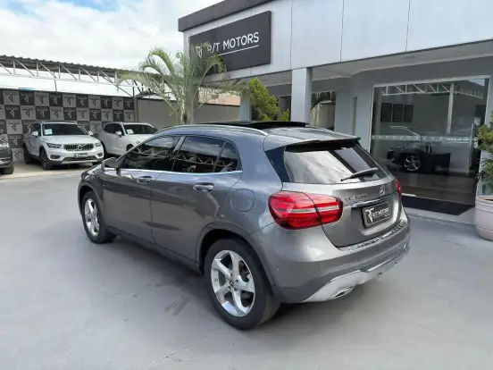 MERCEDES-BENZ-GLA 200-2019