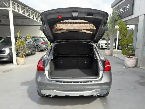 MERCEDES-BENZ-GLA 200-2019