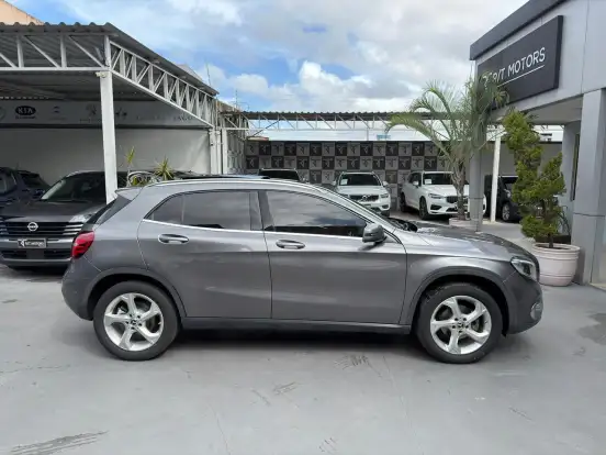 MERCEDES-BENZ-GLA 200-2019