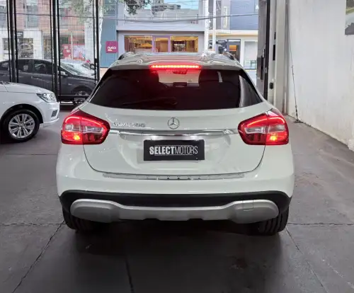 MERCEDES-BENZ-GLA 200-1.6 CGI FLEX STYLE 7G-DCT MERCEDES-BENZ-GLA 200-2017