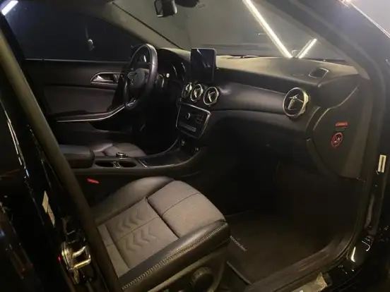 MERCEDES-BENZ-GLA 200-2019