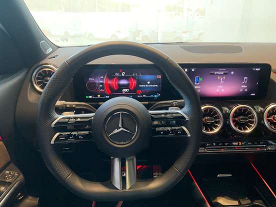 MERCEDES-BENZ-GLA 200-2025