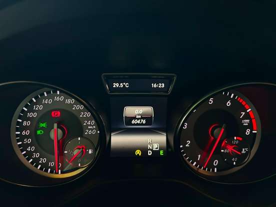 MERCEDES-BENZ-GLA 200-2015