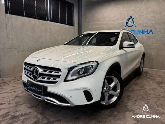 MERCEDES-BENZ-GLA 200-2017