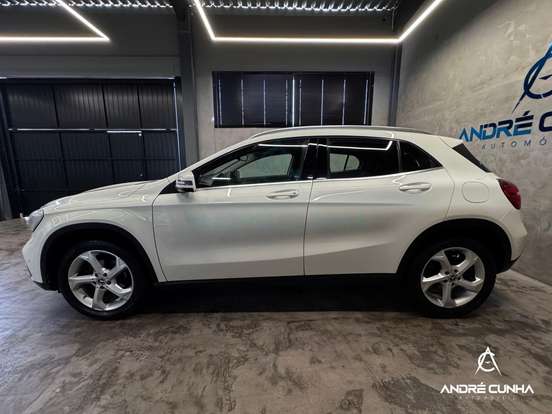 MERCEDES-BENZ-GLA 200-2017