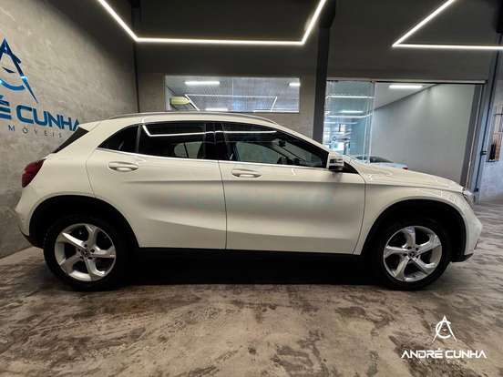 MERCEDES-BENZ-GLA 200-2017