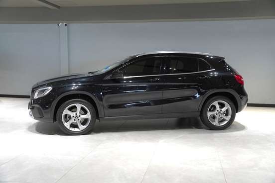MERCEDES-BENZ-GLA 200-2019