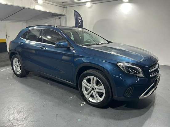 MERCEDES-BENZ-GLA 200-2019