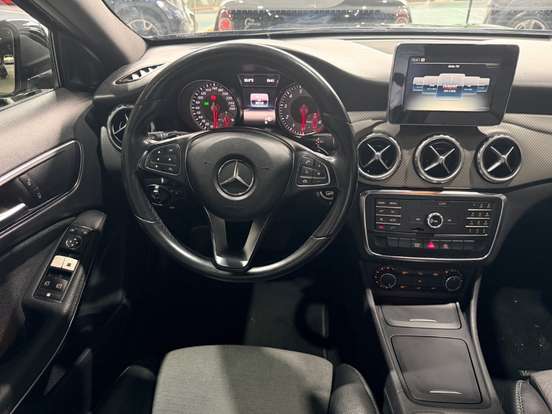 MERCEDES-BENZ-GLA 200-2015