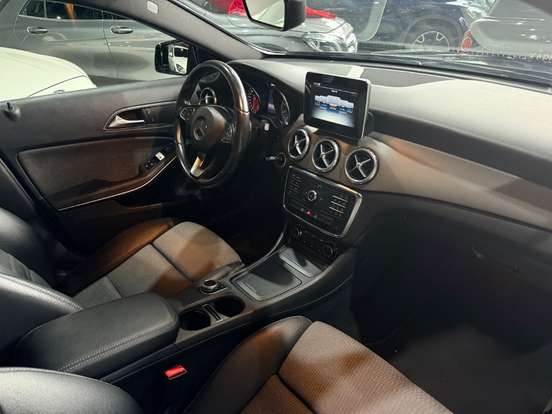 MERCEDES-BENZ-GLA 200-2015