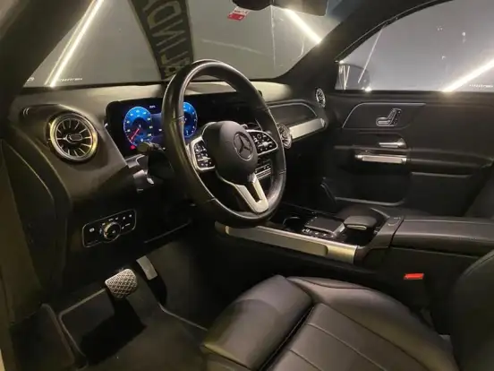 MERCEDES-BENZ-GLB 200-2021