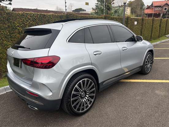 MERCEDES-BENZ-GLA 200-2024