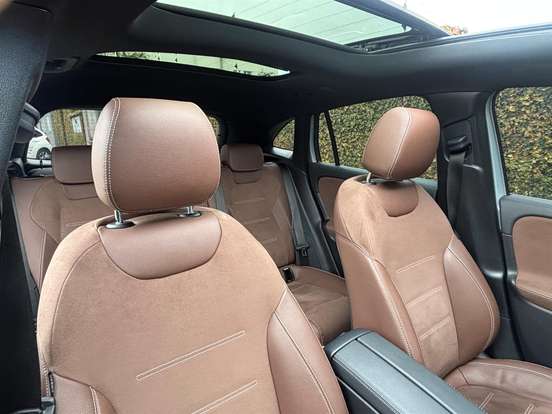 MERCEDES-BENZ-GLA 200-2024