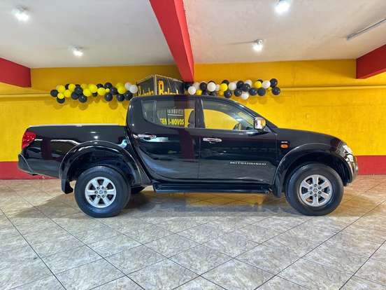 MITSUBISHI-L200 TRITON-2011