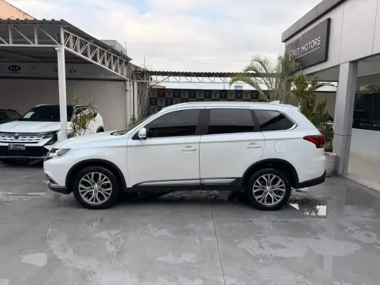 MITSUBISHI-OUTLANDER-2017