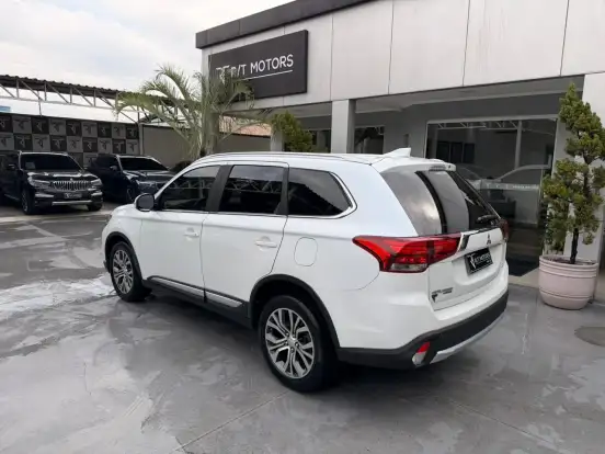 MITSUBISHI-OUTLANDER-2.2 4X4 16V DIESEL 4P AUTOMÁTICO MITSUBISHI-OUTLANDER-2017