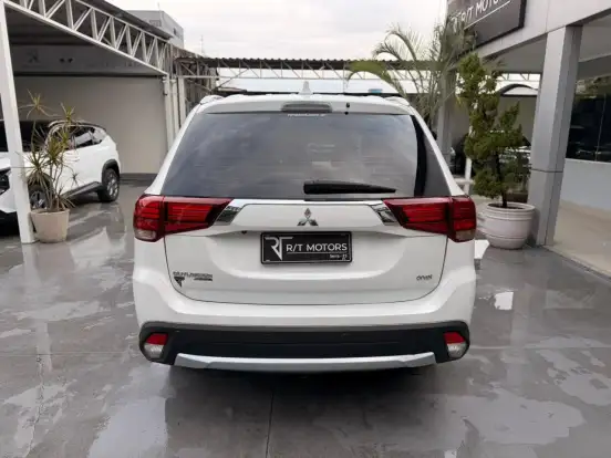 MITSUBISHI-OUTLANDER-2.2 4X4 16V DIESEL 4P AUTOMÁTICO MITSUBISHI-OUTLANDER-2017